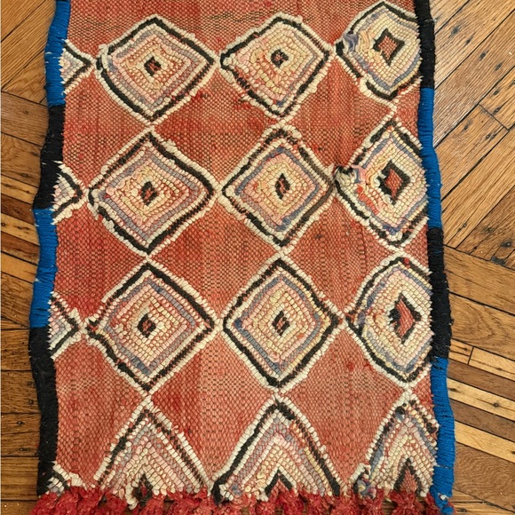 Geometric Patterned Rug with Fringe - Picture 2 of 4